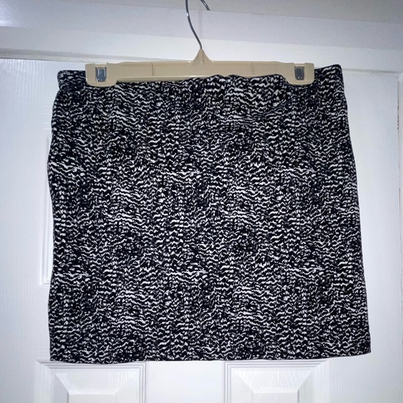 Stretchy Mini Skirt - Picture 2 of 3